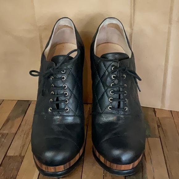 Chanel black quilted leather lace up Lacets w/ wooden block heels, size 39 - Picture 7 of 16